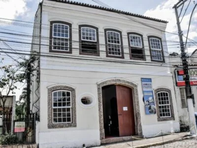 Casa de Cultura estreia exposição sobre artista plástica de Itaboraí