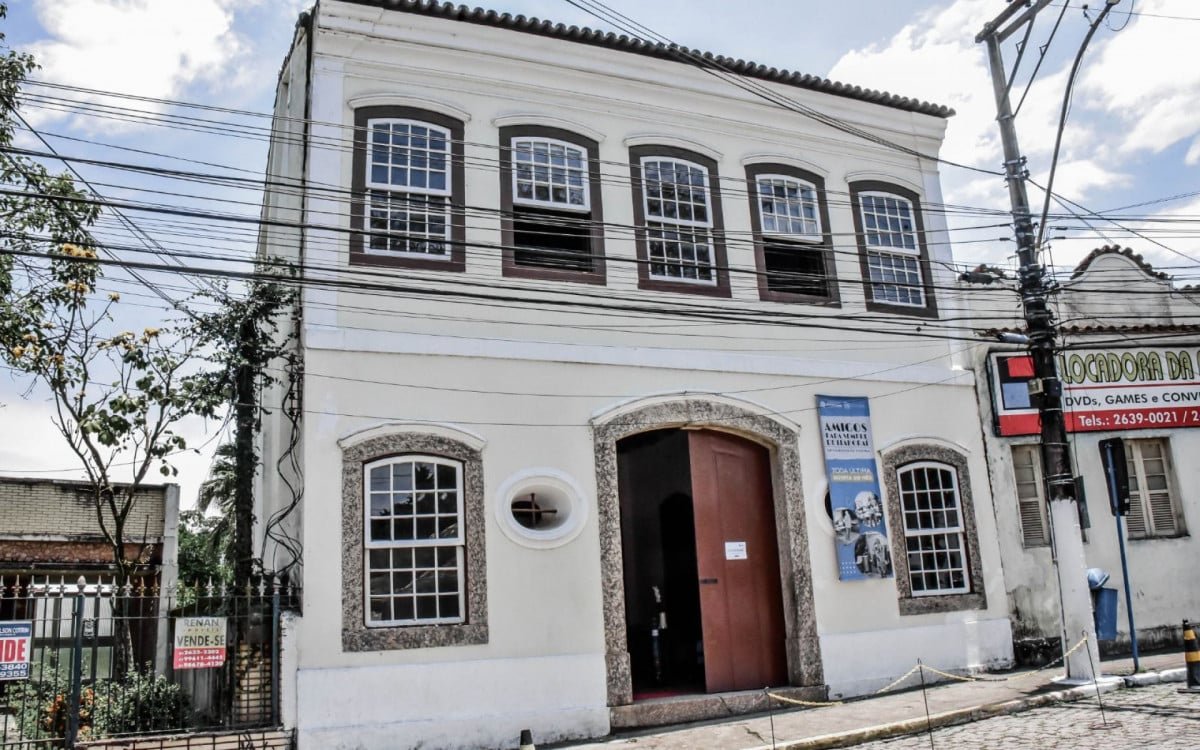 Casa de Cultura estreia exposição sobre artista plástica de Itaboraí
