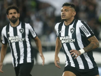 Botafogo precisa vencer o Coritiba para brigar pelo título