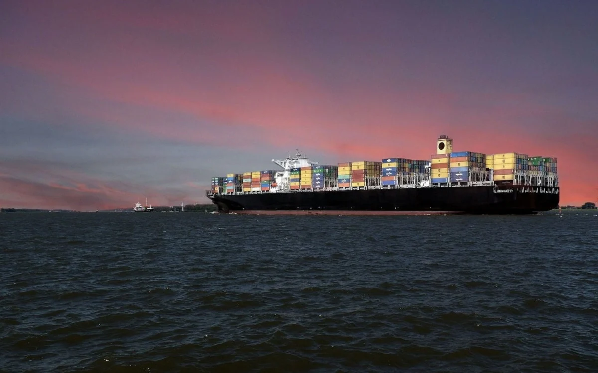 Colisão de navios no Mar do Norte deixa vários desaparecidos