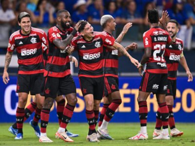 Flamengo e Palmeiras duelam pelo Brasileirão