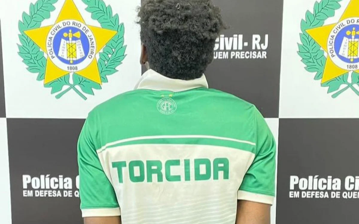 Homem foragido por roubo é preso em Macaé
