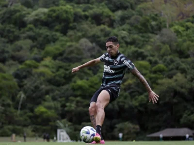 Hugo renova com o Botafogo e ganha chance de se firmar