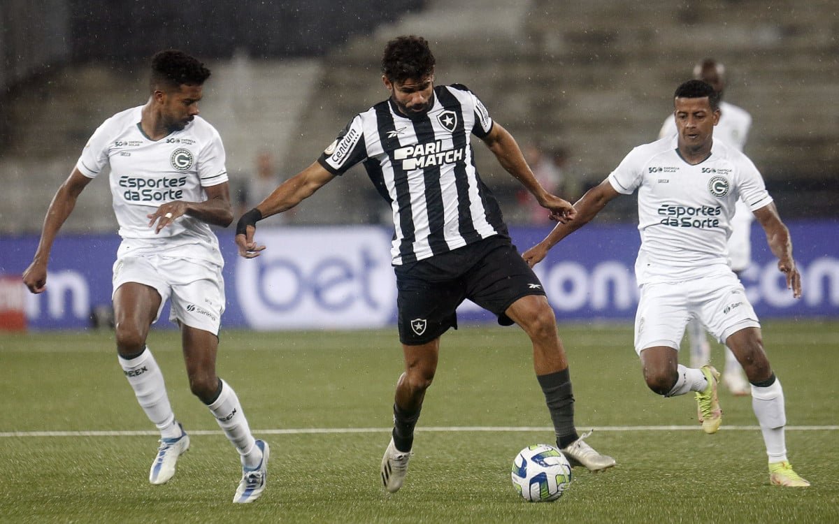 Botafogo apenas empata com Goiás e mantém vantagem de sete pontos