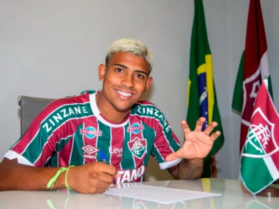 John Kennedy renova com o Fluminense