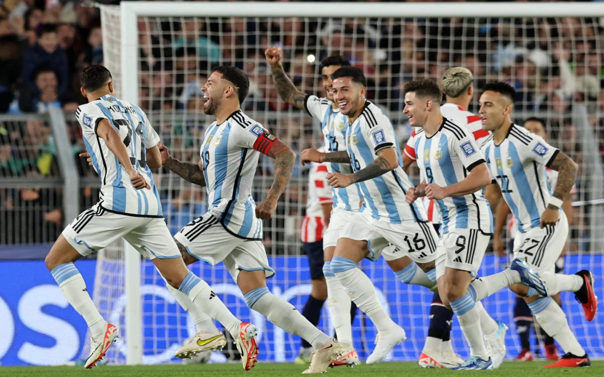 Messi volta à seleção e Argentina vence o Paraguai