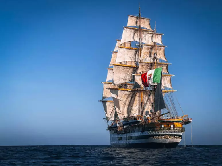 Navio italiano Vespucci visita Niterói para celebrar 450 anos da cidade