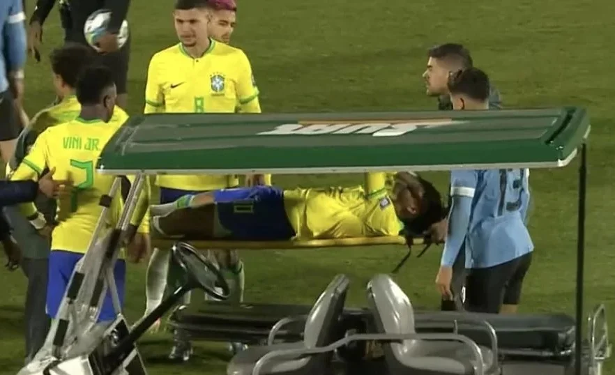 Neymar rompe ligamento do joelho e menisco