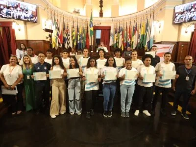 Niterói: Jovens aprendizes da Clin concluem curso técnico-profissional