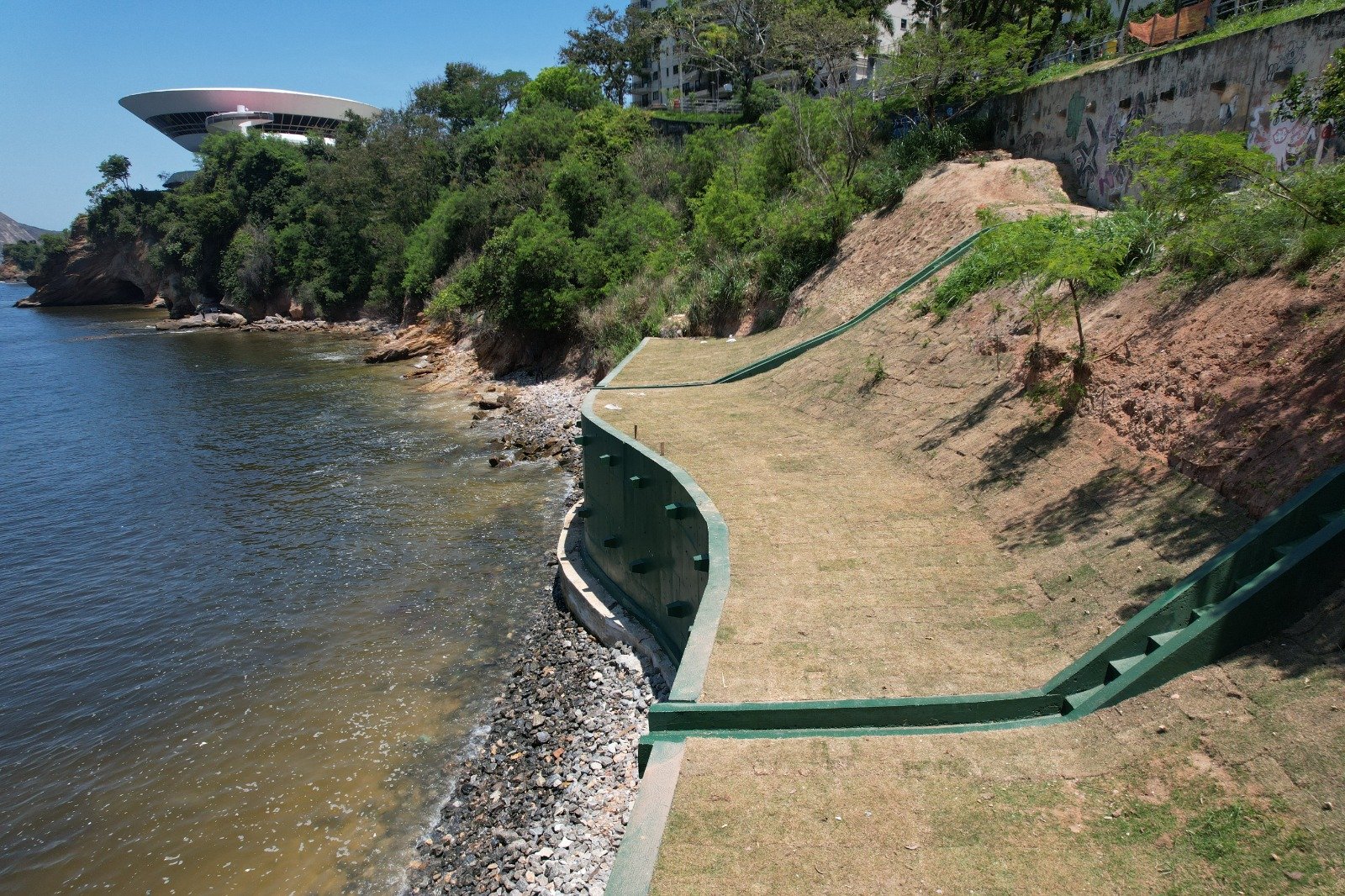 Niterói: Obra de contenção de encosta é concluída na Boa Viagem