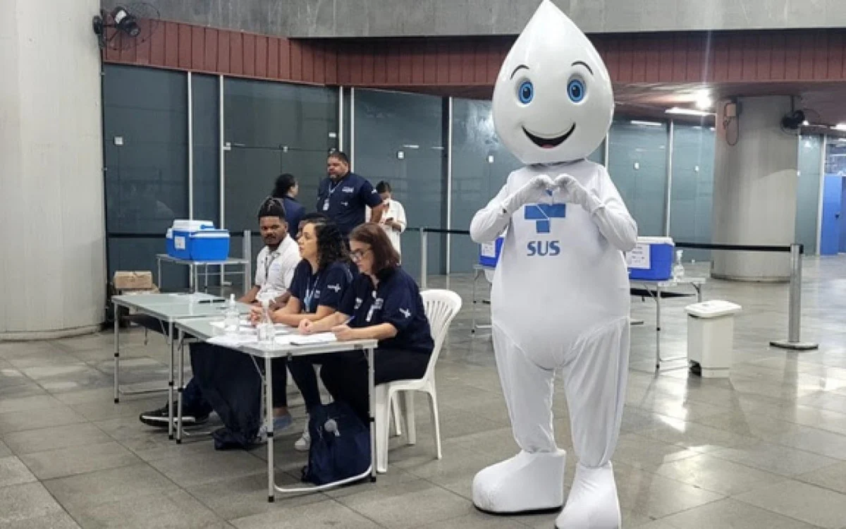 Novo posto de vacinação é inaugurado na Cinelândia