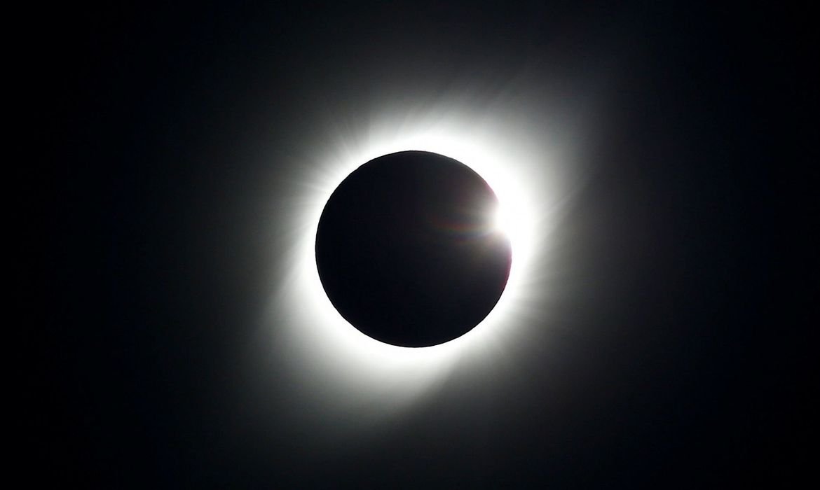 Observação do eclipse exige cuidados para evitar lesão nos olhos