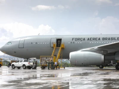 Oitavo voo da Operação Voltando em Paz chega ao Brasil