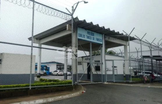 Operação em presídio de Campos apreende celulares e drogas
