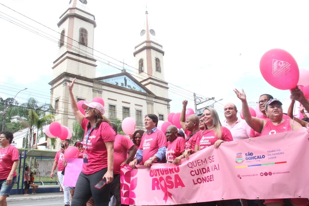 Outubro Rosa: Caminhada alerta para importância da prevenção do câncer