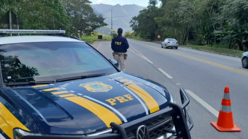 PRF reforça policiamento nas rodovias federais com mais de 200 agentes