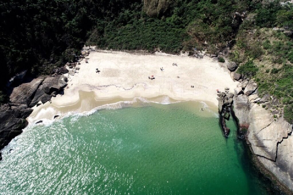 Niterói: Praia do Sossego é premiada com selo Bandeira Azul