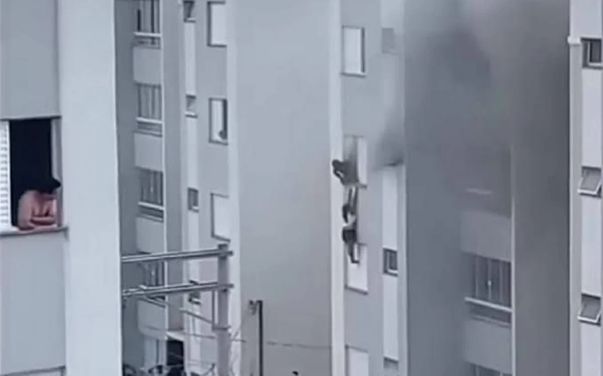 Prédio em chamas em Minas Gerais: moradores pulam para salvar a vida - Vídeo