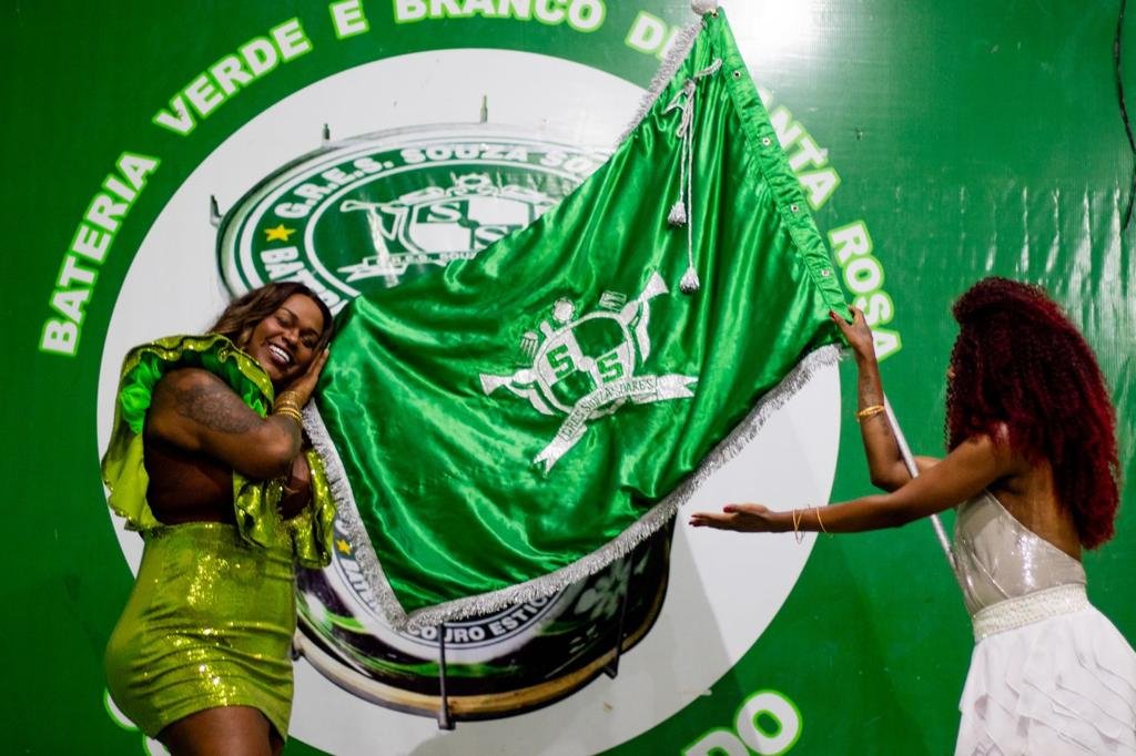 Souza Soares vai coroar Benny Briolly rainha de bateria no domingo (29)
