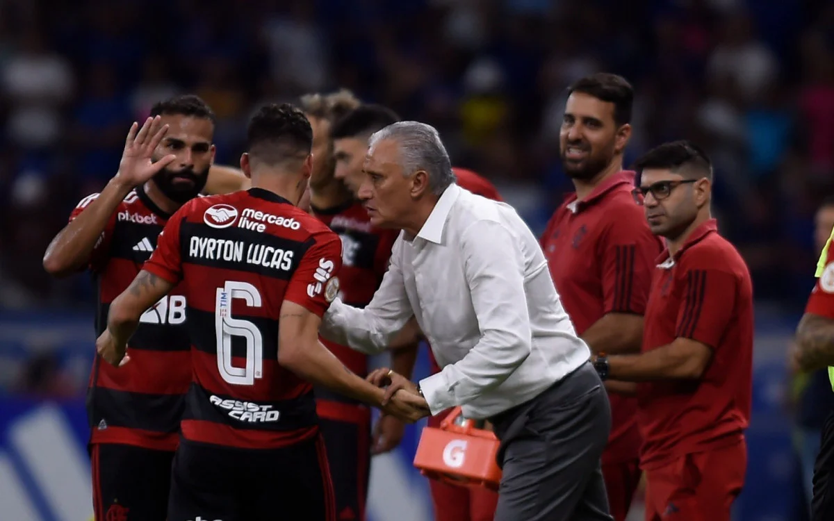 Tite destaca intensidade no início de trabalho no Flamengo