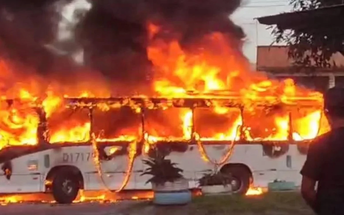 Incêndio em carro na Transolímpica - Cidades Na Web