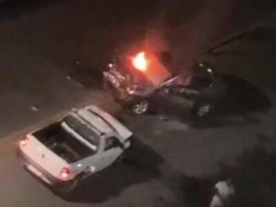 Carro pega fogo após acidente em Niterói