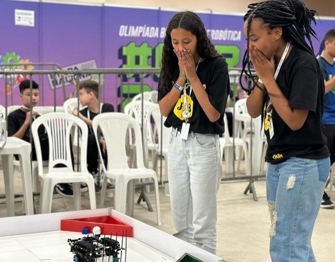Estudantes de Niterói disputam Olimpíada de Robótica na Bahia
