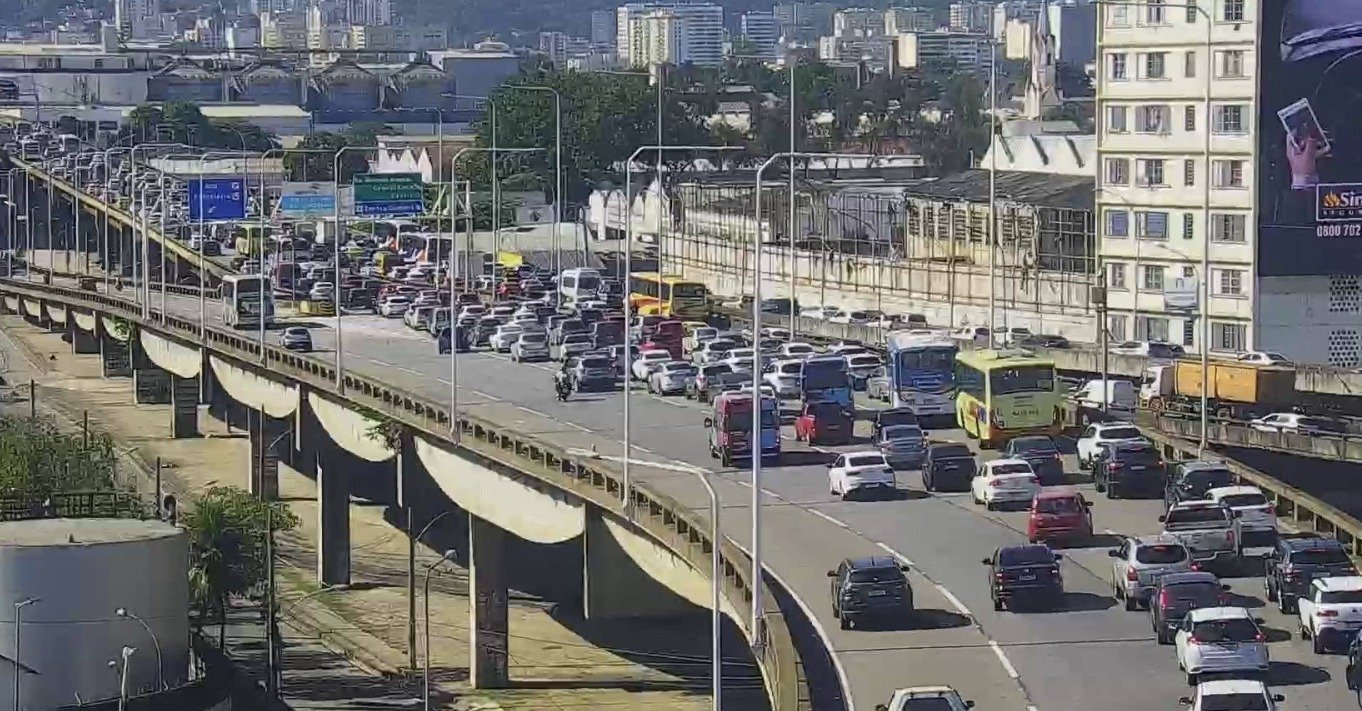 Semana começa com trânsito carregado no Leste Fluminense