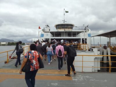 Apagão em barca apavora passageiros