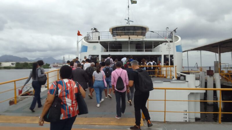 Apagão em barca apavora passageiros