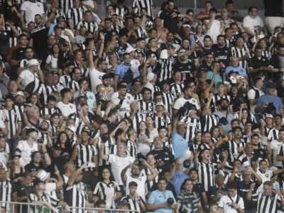 Botafogo cai para 22% de chances de título após empate