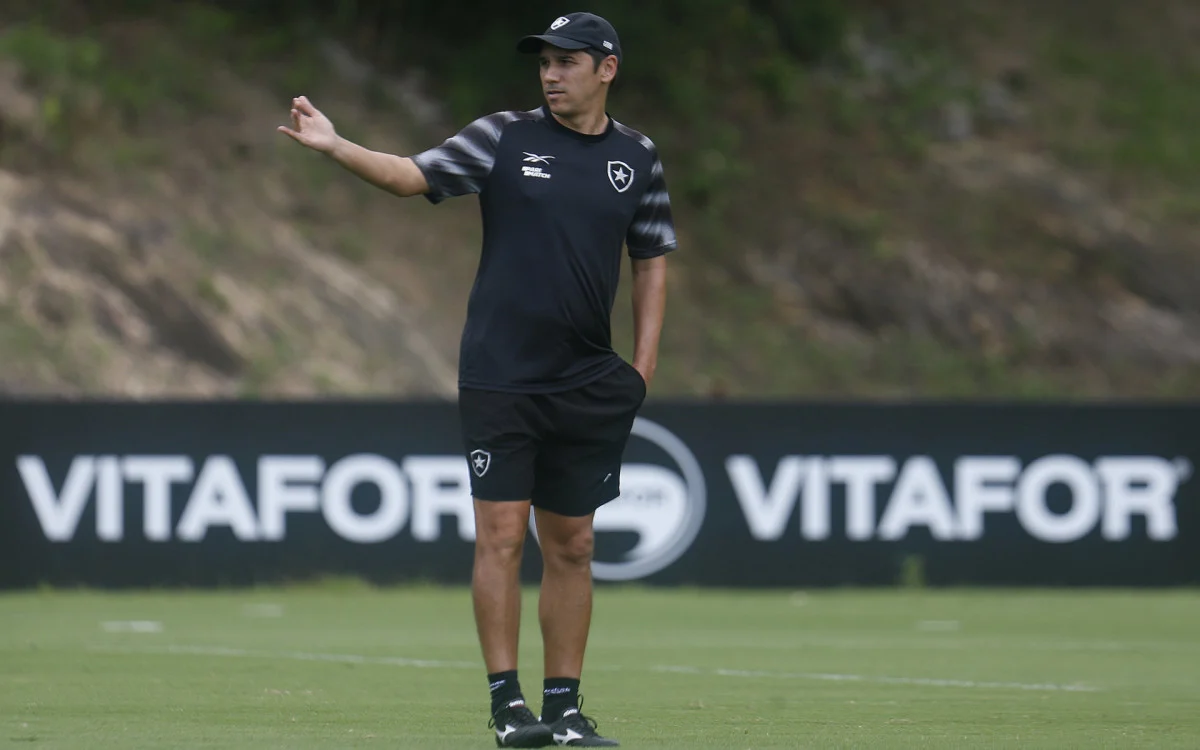 Botafogo demite Lúcio Flávio e abre vaga para Tiago Nunes