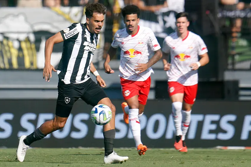 Botafogo empata com o Bragantino e perde a liderança do Brasileirão