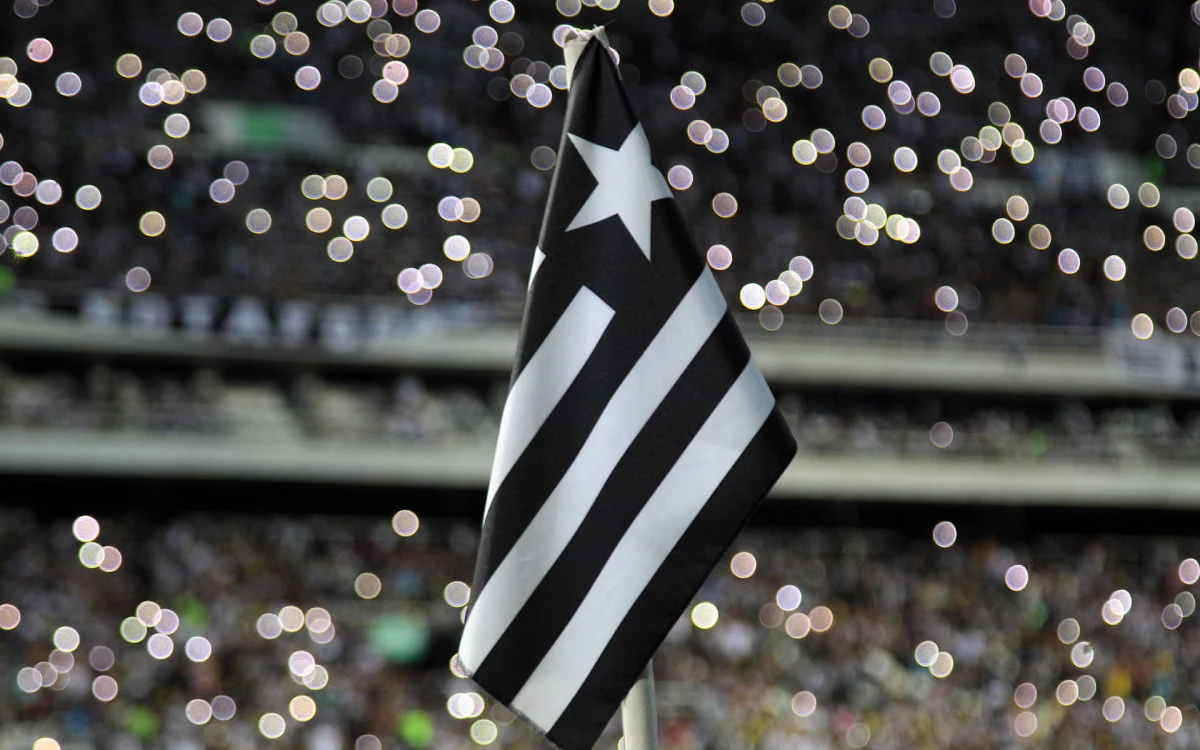 Botafogo faz história e supera Fla-Flu