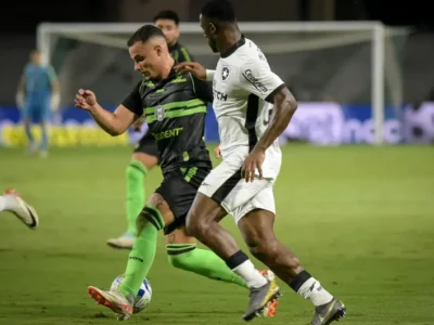 Botafogo sofre gol no último minuto e se complica na briga pelo título