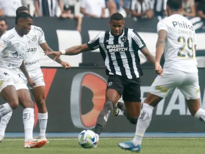 Botafogo toma gol no minutos finais e fica mais longe do título