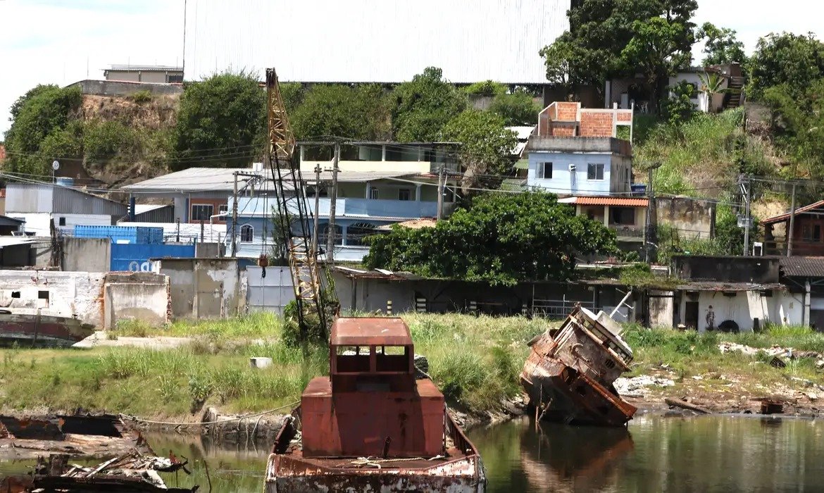 CPI da Alerj fará vistorias em navios abandonados