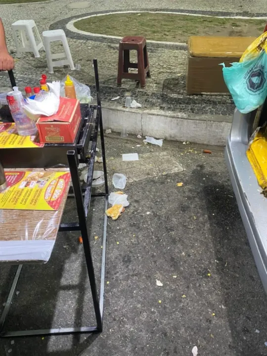 Clientes agridem atendente de food truck em Cabo Frio