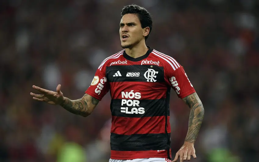 Flamengo bate o Palmeiras e se aproxima da liderança do Brasileirão