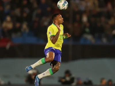 Gabriel Jesus treina e é provável titular contra a Argentina