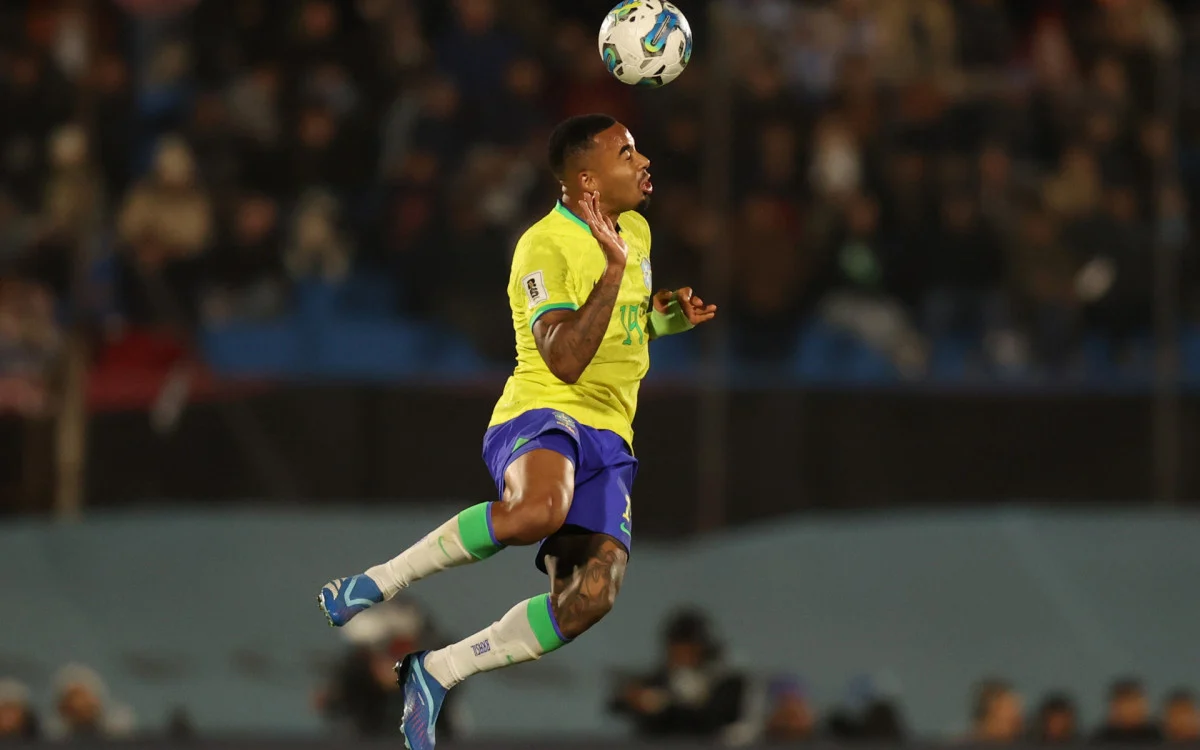 Gabriel Jesus treina e é provável titular contra a Argentina