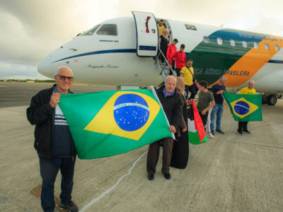 Grupo de brasileiros repatriados da Cisjordânia chega ao Recife