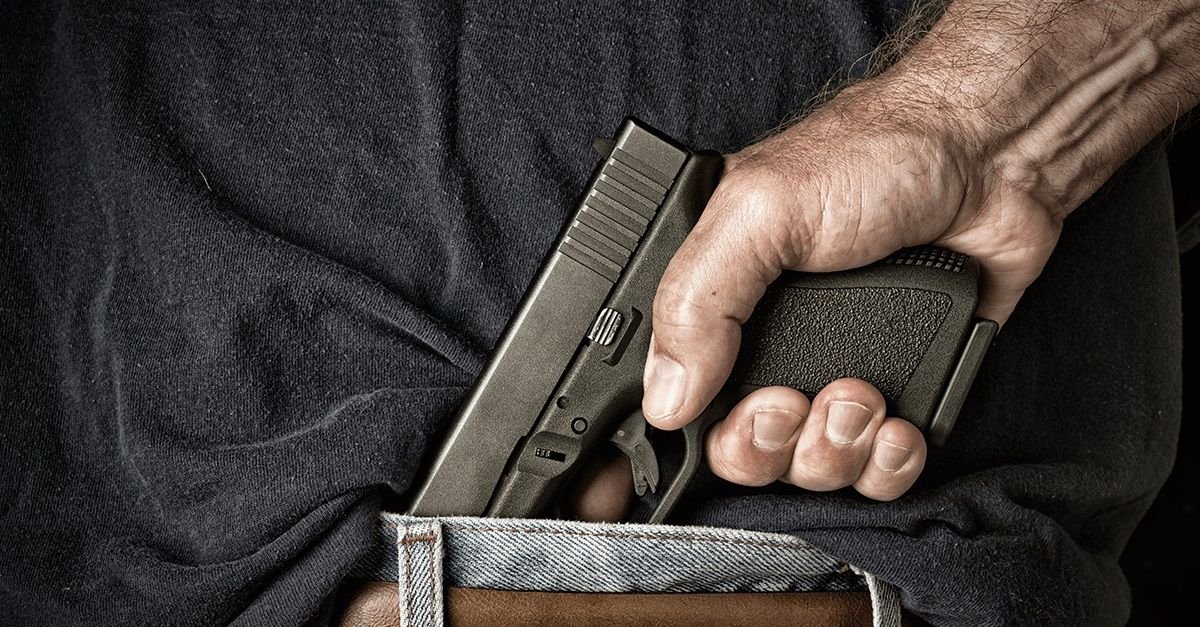 Homem é preso com armas na estrada de Maricá para Saquarema