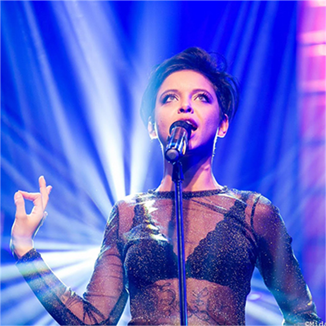 Kell Smith e Vanessa da Mata show Piratininga