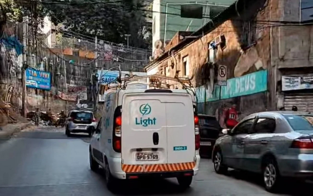 Light intensifica esforços para restabelecer energia na Rocinha