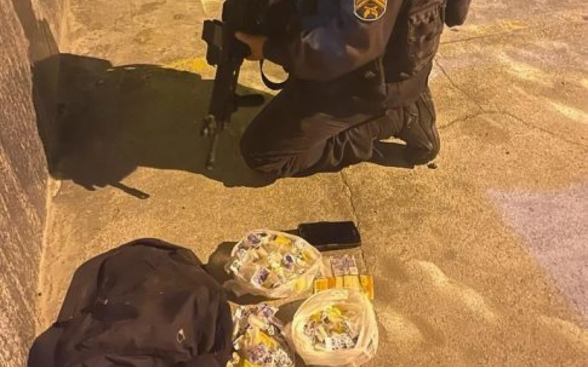 Polícia apreende drogas com três adolescentes em Araruama