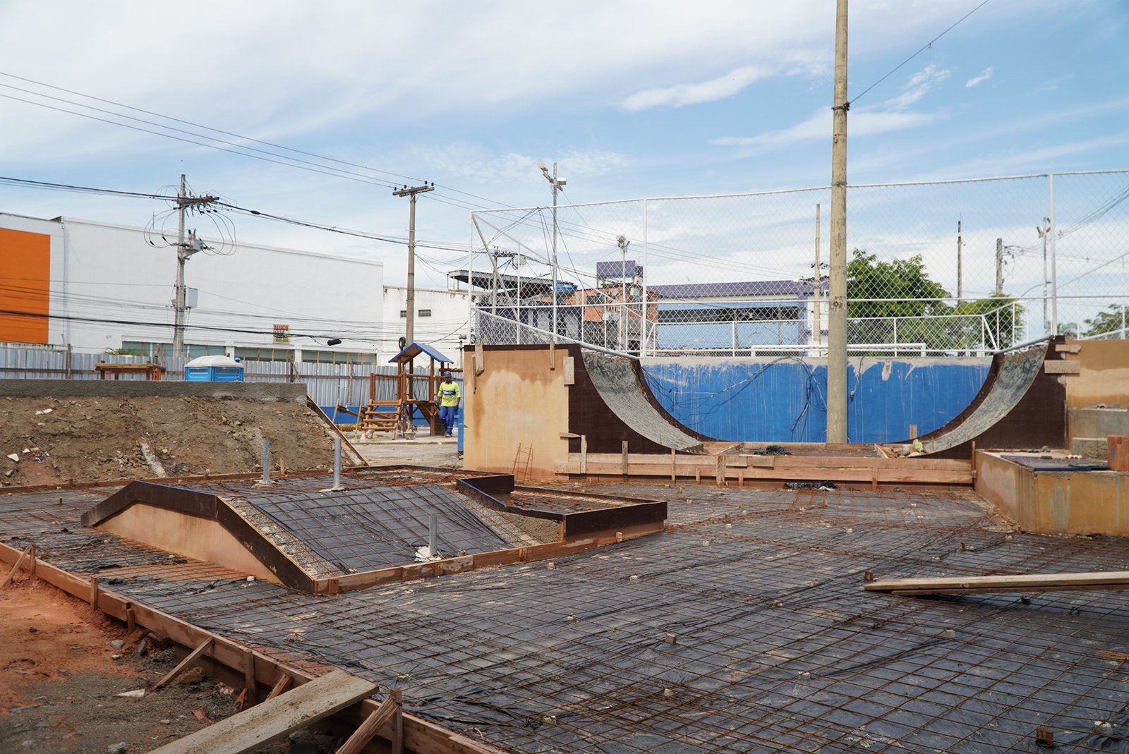 Praça do Rocha ganha pista de skate para a comunidade