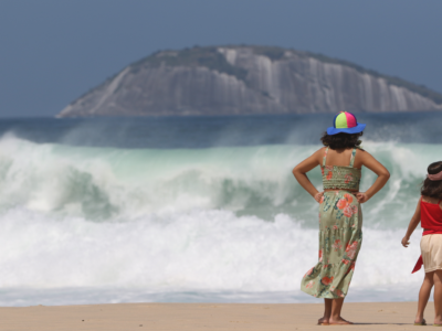 Praias do Rio de Janeiro continuam sob risco de fortes ondas