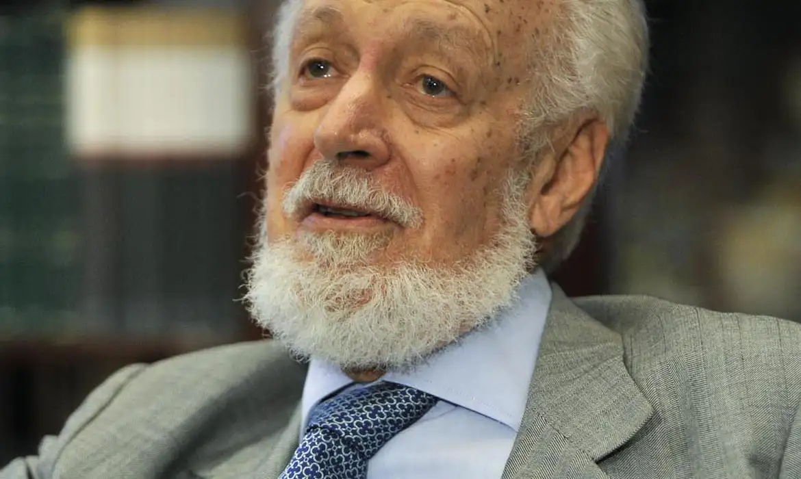 Rio: Morre o historiador e acadêmico Alberto Costa e Silva