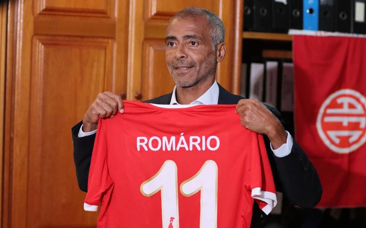 Romário é eleito presidente do America